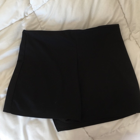MISSGUIDED WRAP SKIRT/SKORT - Picture 3 of 3